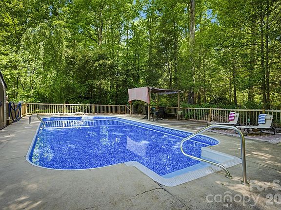 3rd image of 3432 Ridgewood Dr