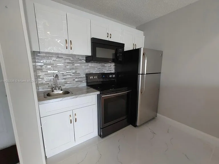 8260 SW 210th St #215 — Photo 4
