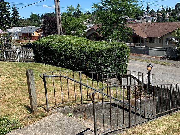 2nd image of 305 N Wycoff Ave