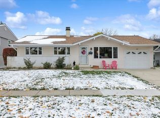 612 White Pine Rd, Buffalo Grove, IL 60089