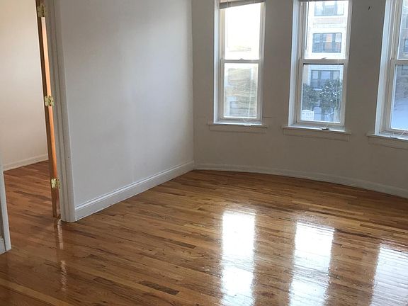 3rd image of 4501 N Malden St #4515M3D