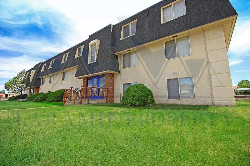 2 bed, 1.0 bath, $1,149 — Photo 1