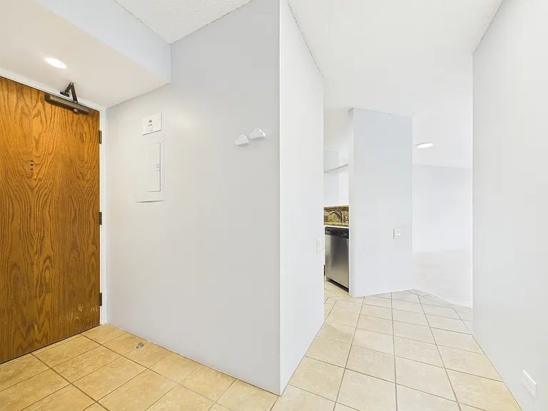 2101 Nuuanu Ave #I1806 — Photo 10