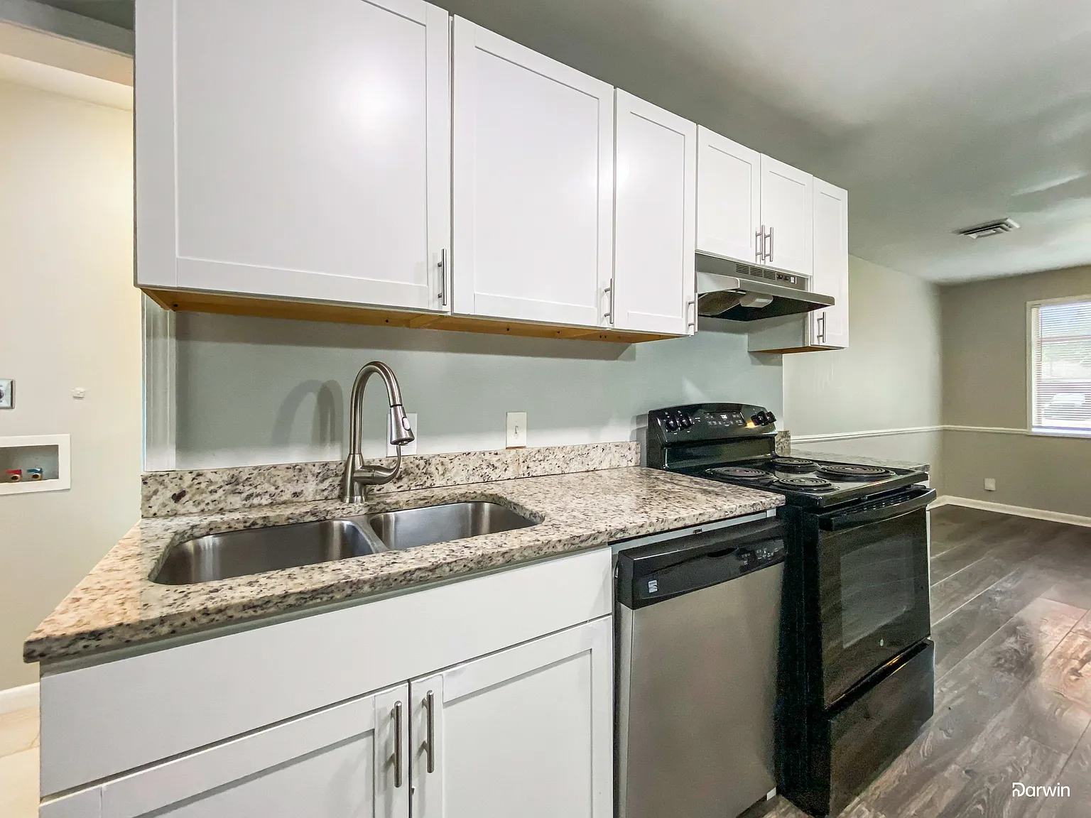3 bed, 2.0 bath, 1176 sqft, $1,615 — Photo 3