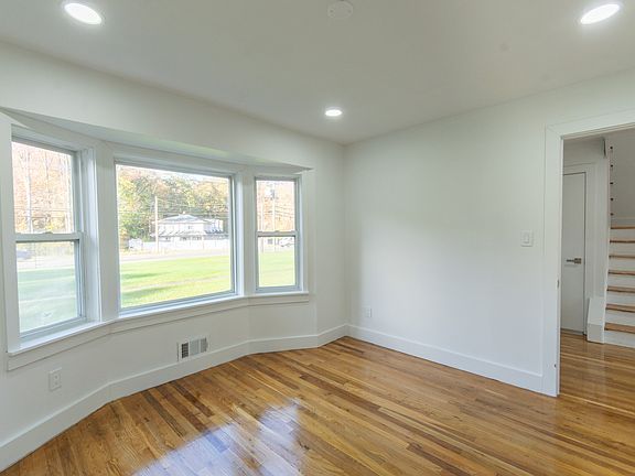 5th image of 550 Adams Ln #3