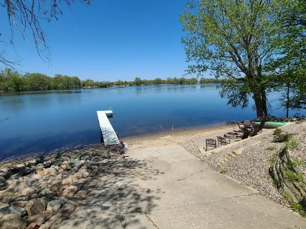 28660 W Lake Dr, Madison Lake, MN 56063