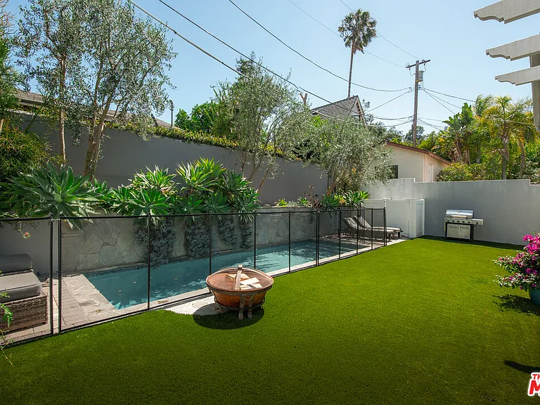 12142 Hollyglen Pl — Photo 41