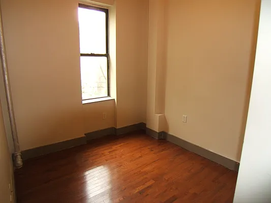 Rented by Joel Weisz, LREB | media 37