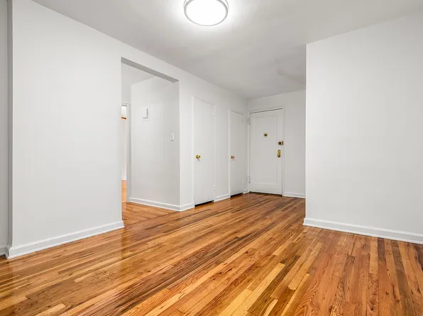 6730 Clyde St APT 3L, Flushing, NY 11375