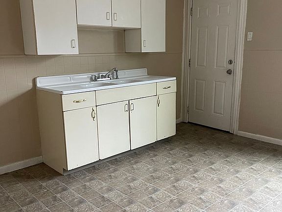 3rd image of 6714 Worley Ave #1
