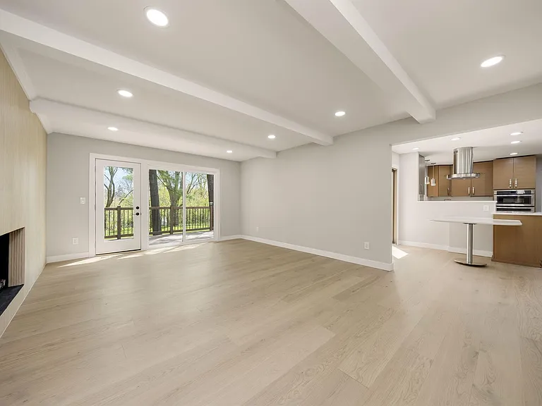 5240 Clarendon Crest St — Photo 14