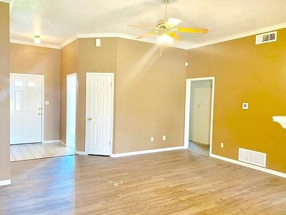 4th image of 3811 Oak Valley Dr