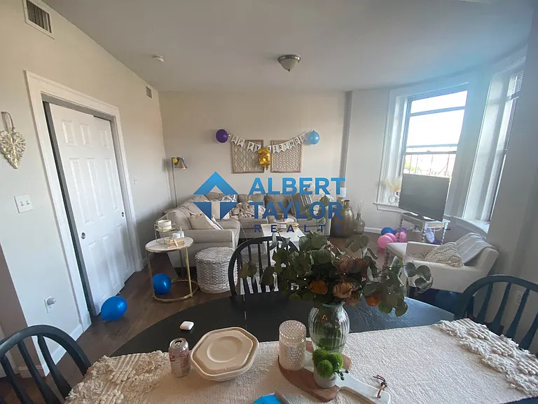 1942 Beacon St #1 — Photo 5