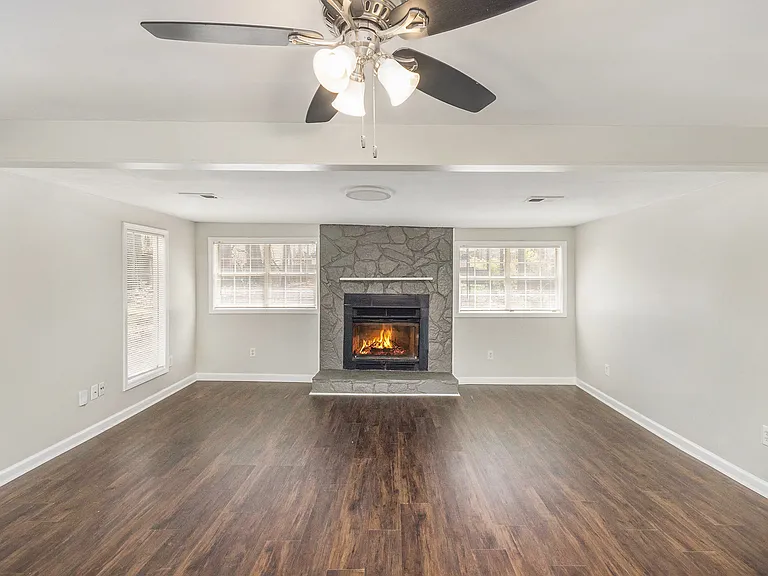 1602 Sycamore Dr NW — Photo 12