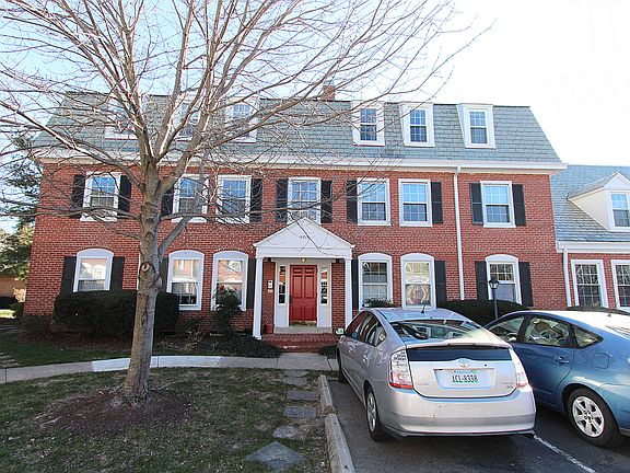 2nd image of 3019 S Buchanan St APT C2
