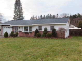 417 Woodburne Dr, Utica, NY 13502