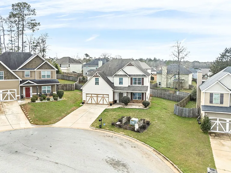 2904 Ashley Ln — Photo 2