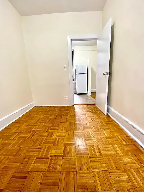 Building Photo - 504 E 79th St #2D