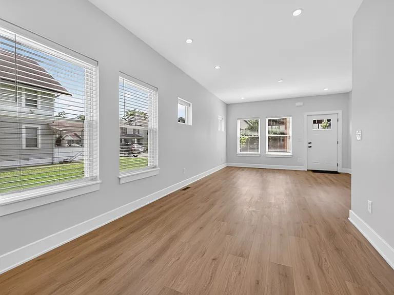 2437 Guilford Ave — Photo 6