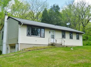 14 Cleveland Rd, Columbia, NJ 07832