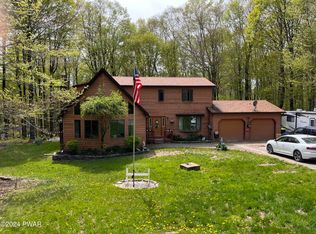 121 Maple Ln, Newfoundland, PA 18445