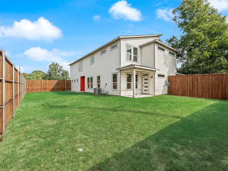 2330 Fairfax Dr — Photo 23