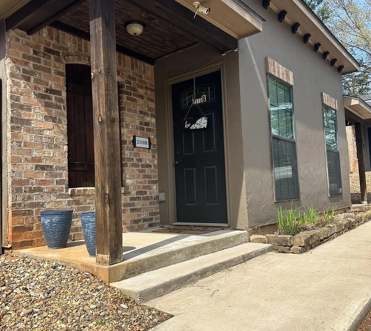 2312 Lancaster St — Photo 1