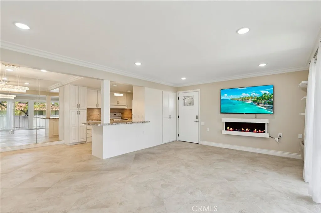 2 bed, 1009 sqft, $2,990 — Photo 1