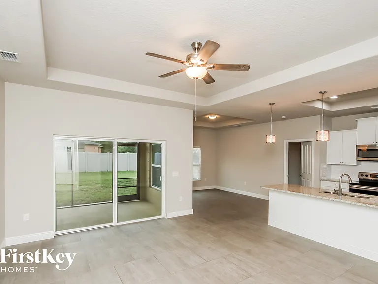 926 Braganza Ave SE — Photo 3
