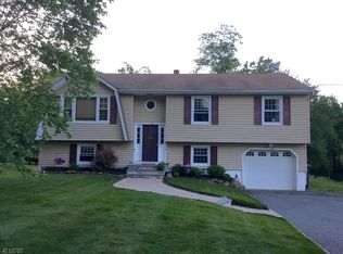 19 Washington Ave, Whippany, NJ 07981