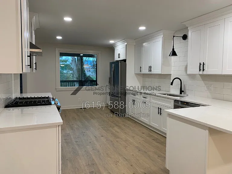 217 Oxford Dr — Photo 5