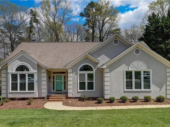 5296 Beechmont Dr, Greensboro, NC 27410