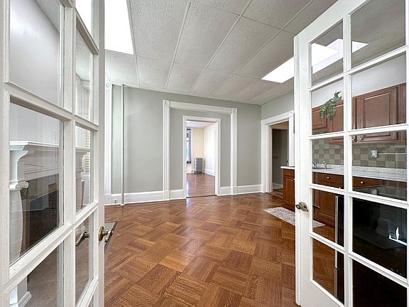2nd image of 152 Grand St #1