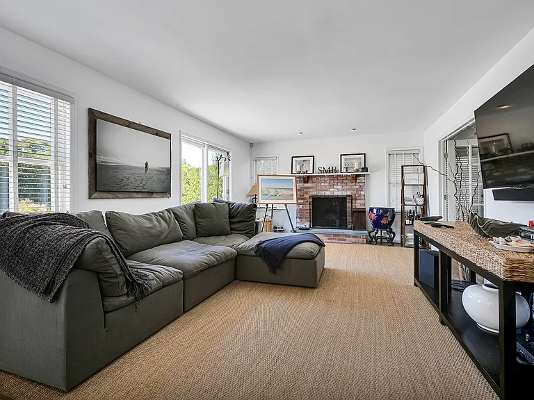 25 Meadowgrass Ln — Photo 5