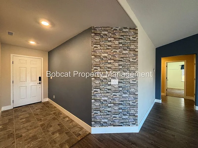 4 bed, 3.0 bath, 2588 sqft, $3,703 — Photo 2