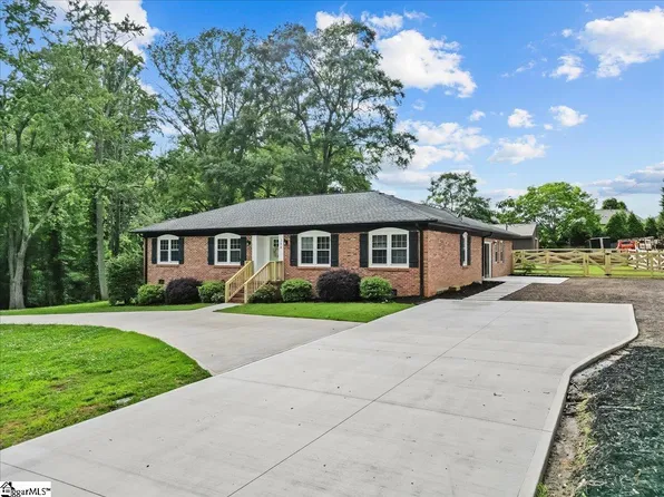 384 Grand Teton Dr, Greer, SC 29650