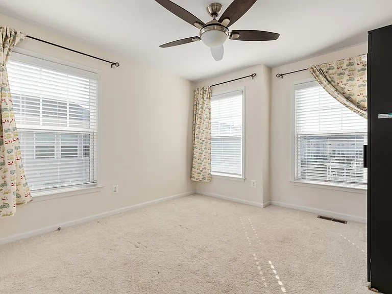 42304 Lancaster Woods Sq — Photo 24