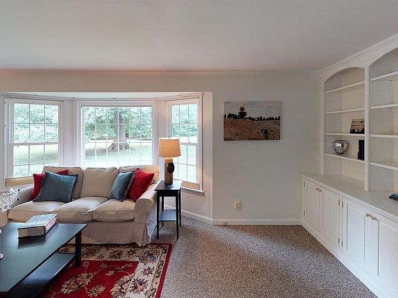 3rd image of 6349 Canterbury Dr