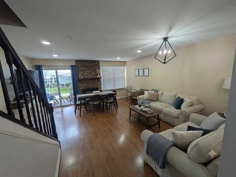 1054 Rockport Dr #1 — Photo 6
