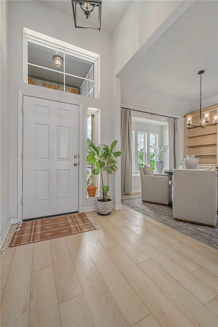 3 bed, 1690 sqft, $2,300 — Photo 4