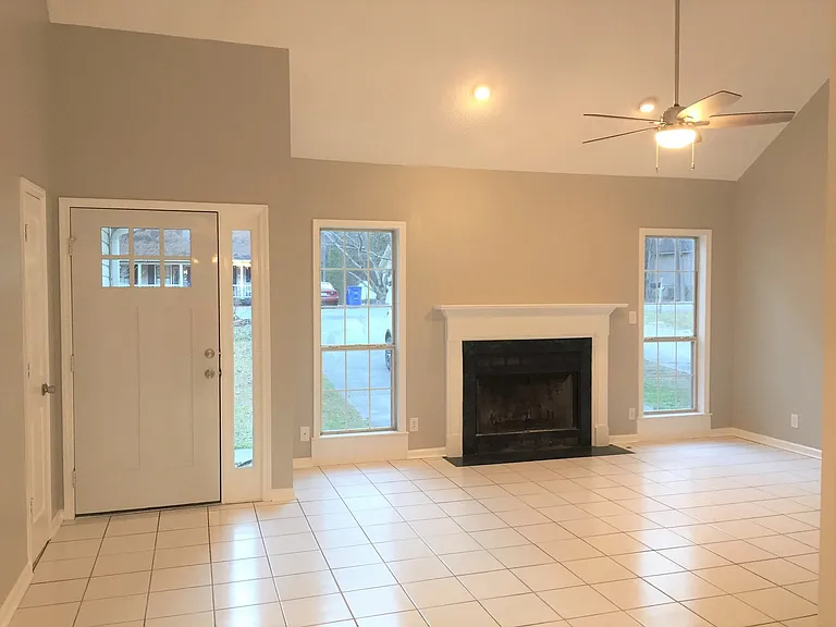 542 Loblolly Ln — Photo 3