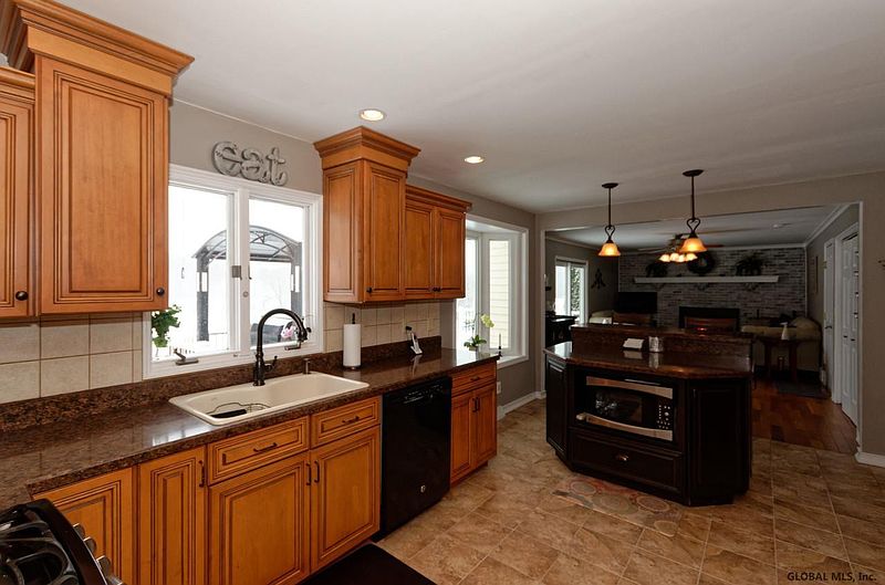 4th image of 1562 DIVISION Street