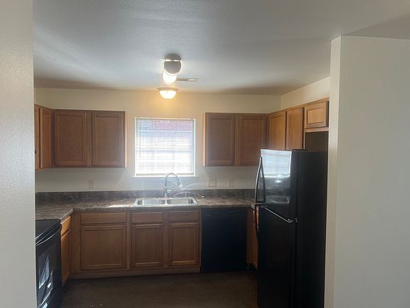 4th image of 407-409 Middle Rd