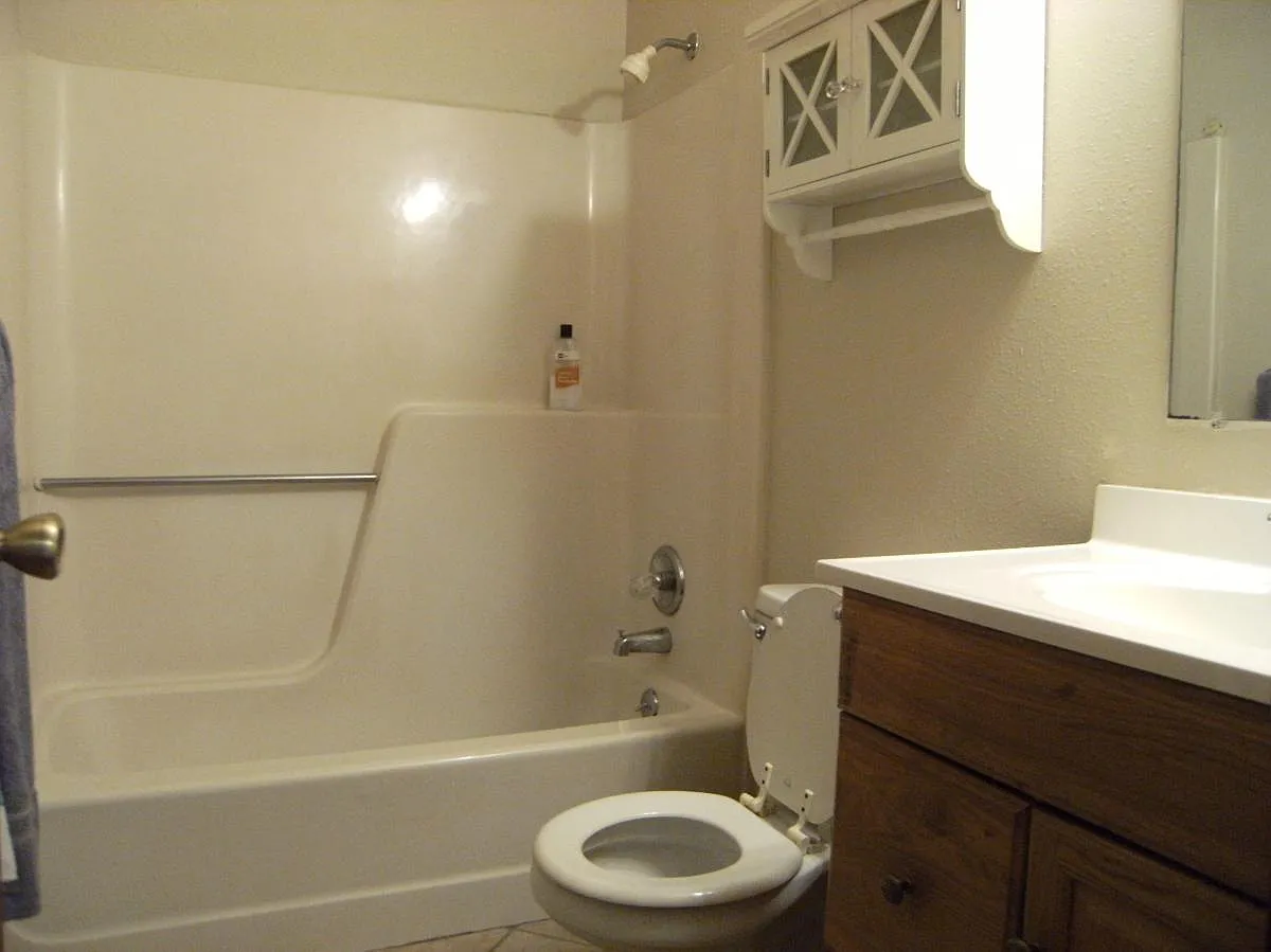2 bed, 750 sqft, $1,050 — Photo 2