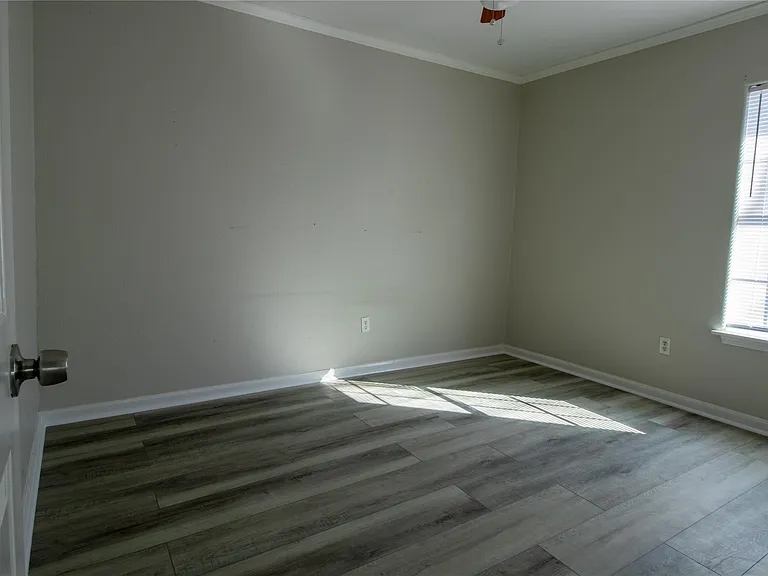 218 E Hunnicutt St — Photo 5