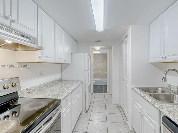 3rd image of 3760 Inverrary Dr APT 2L