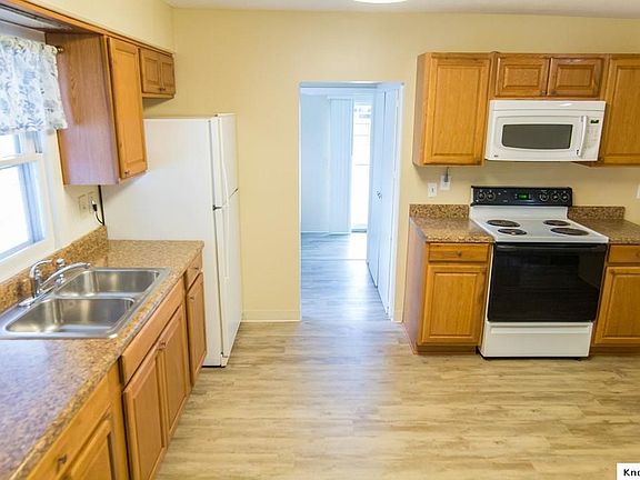 5th image of 905 W Burgess St