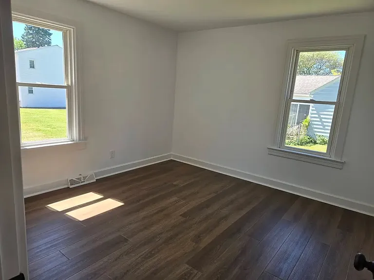 2210 Hampton Rd — Photo 12