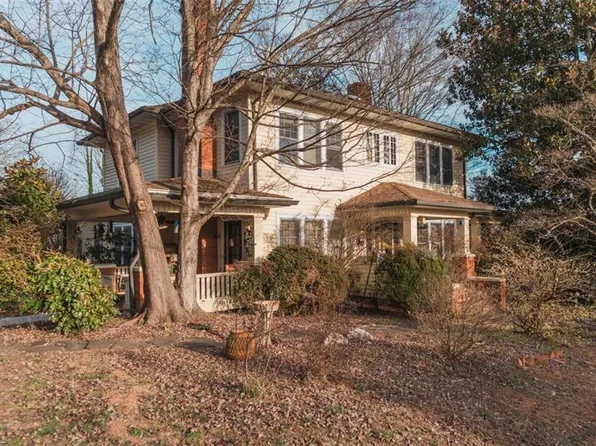 602 9th St, North Wilkesboro, NC 28659