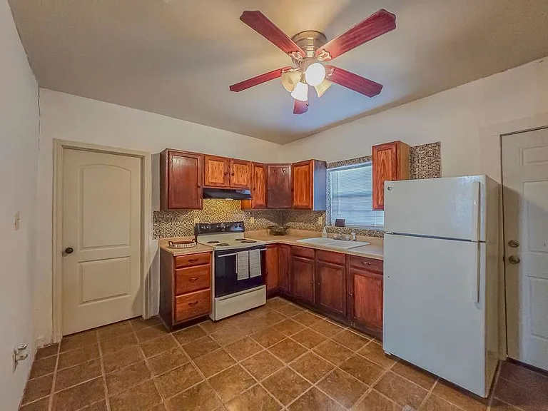 432 Washington St — Photo 11
